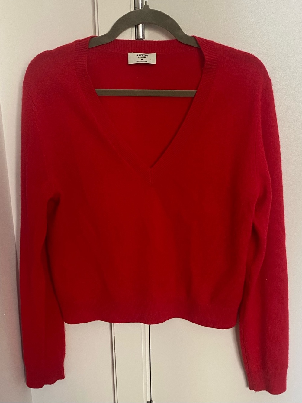 Aritzia Red V-Neck Women's Cashmere Sweater M - Picture 2 of 8